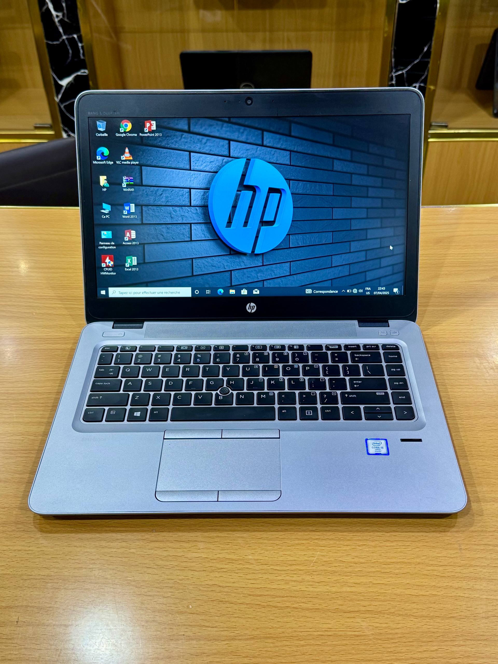 HP EliteBook 830 G3 –  Intel Core i5 - ram 8 giga - mémoire 256 giga