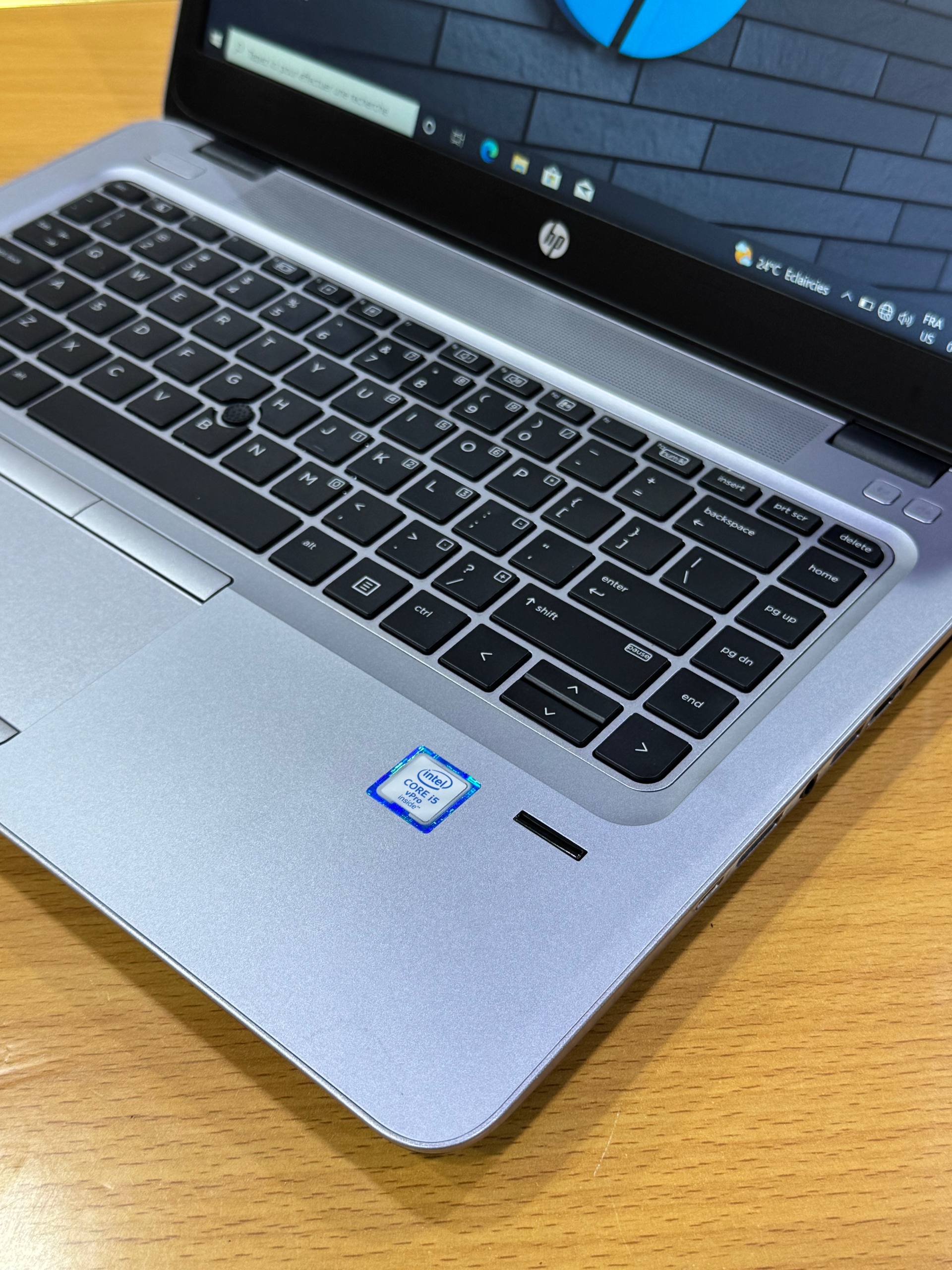 HP EliteBook 830 G3 –  Intel Core i5 - ram 8 giga - mémoire 256 giga