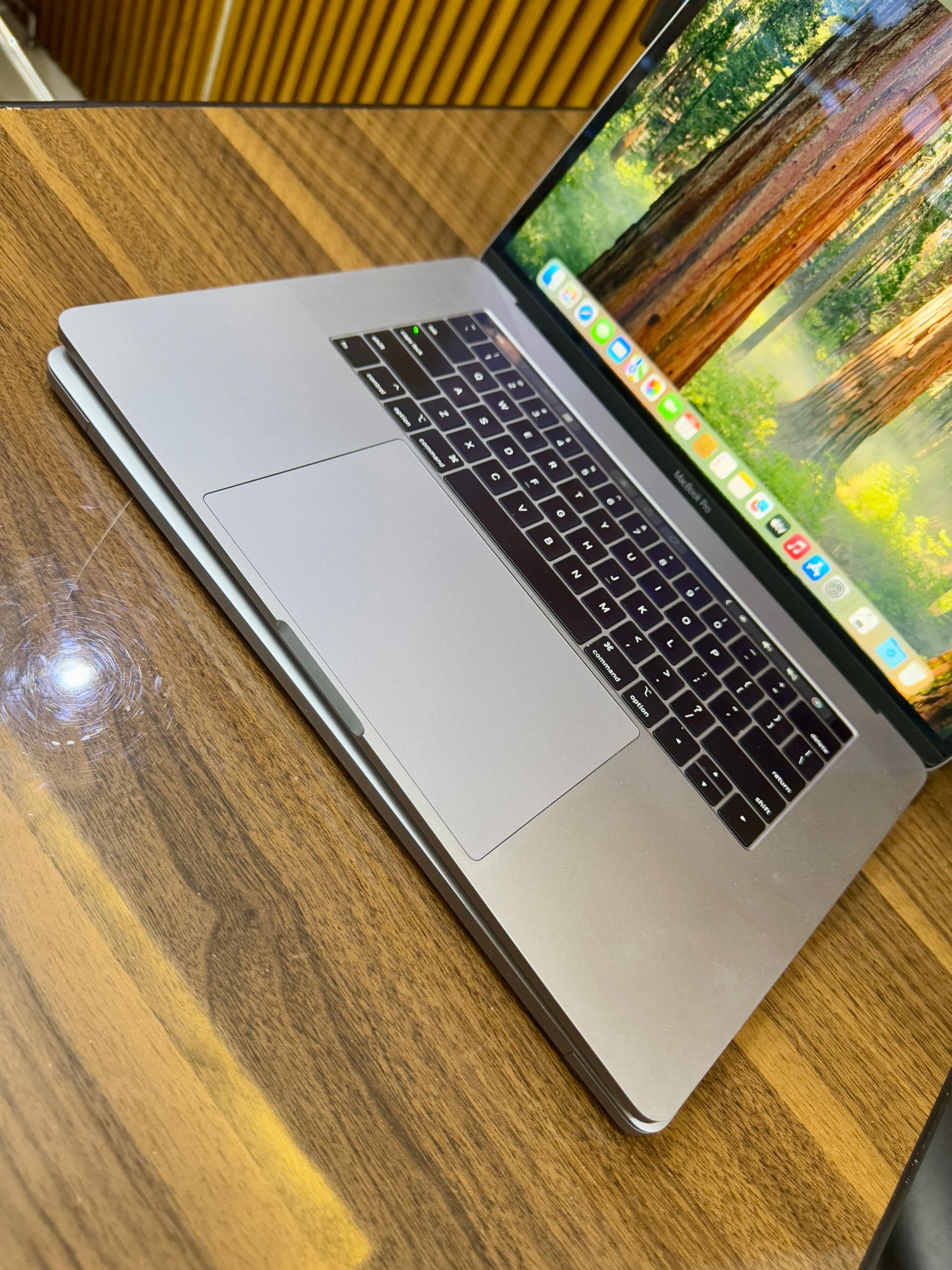 MacBook Pro : 2018 / 2019