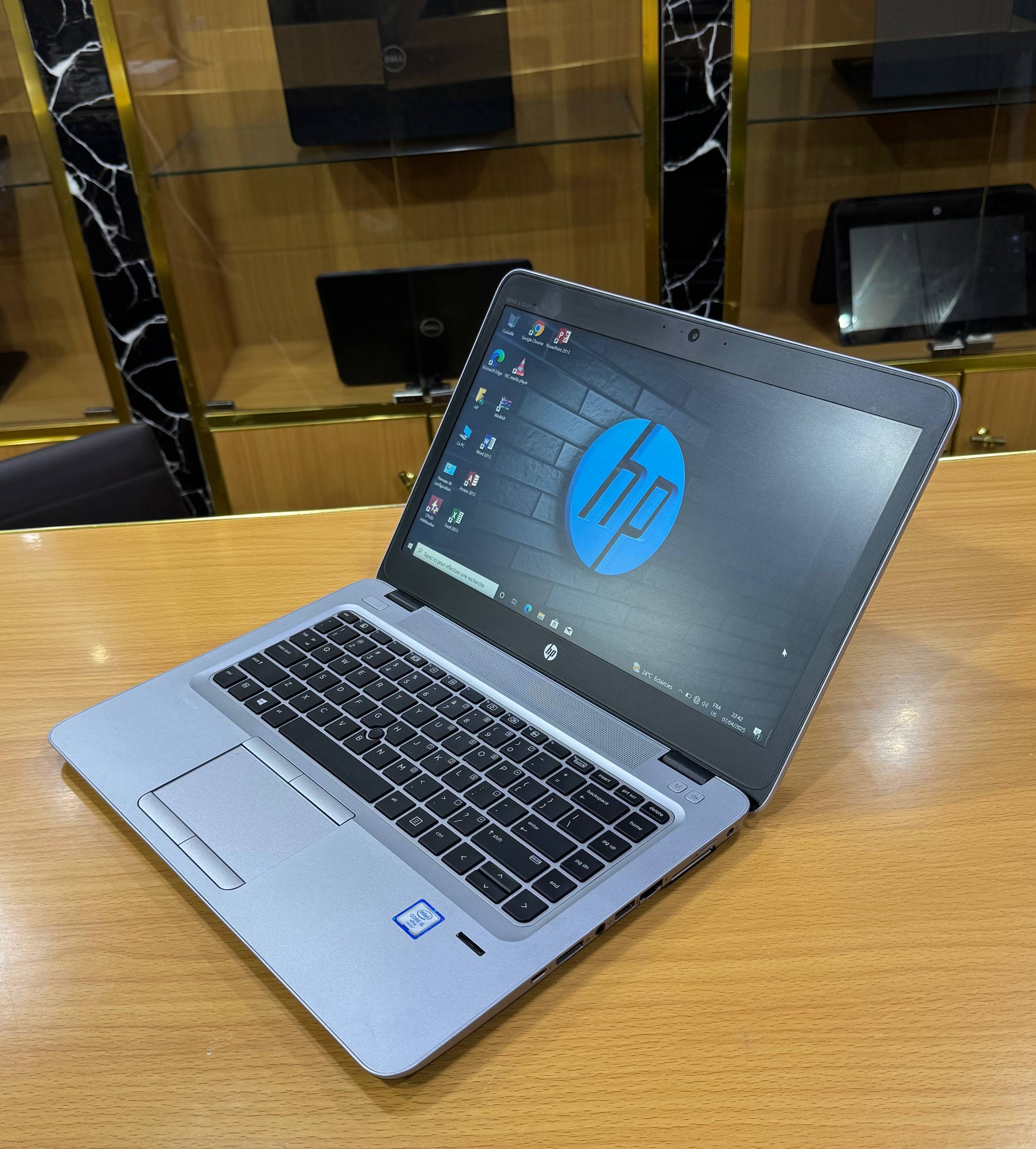 HP EliteBook 830 G3 –  Intel Core i5 - ram 8 giga - mémoire 256 giga